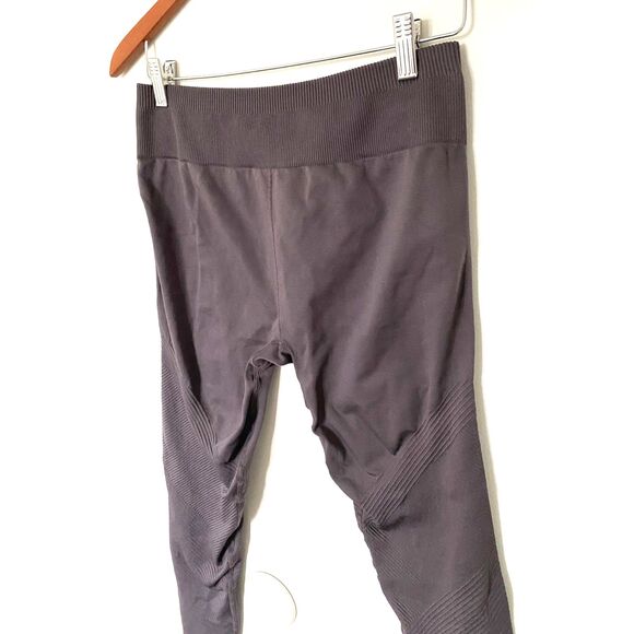 Fabletics Shadow Mid Rise Seamless Rib 7/8 Leggings Compression Sculpt Yoga Sz M - Picture 3 of 9